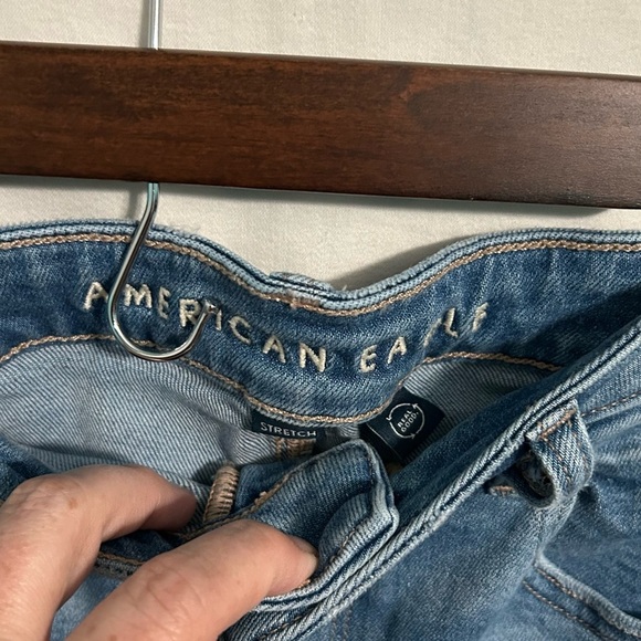 American‎ Eagle Outfitters Denim “Mom Shorts” Light Wash High Waist Womens 12 - Picture 3 of 5